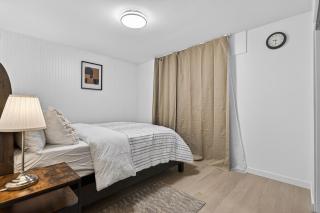 5 Bed House with King Bed near Downtown Expo Centre Stadium - 3