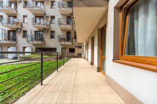 Prime Stay - Modern 2 Bedroom Family Apartment with Terrace & Parking Included - 5