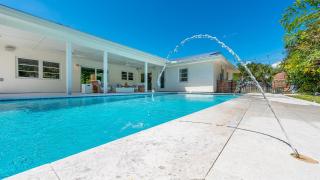 Tranquility Villa Heated Pool & Lanai - 8