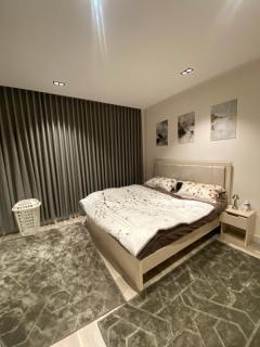 شقة 7 مودرن صالة و غرفة نوم دخول ذكي - 6