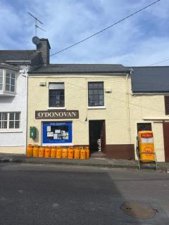 Tots Cottage - bright home in West Cork village - 2