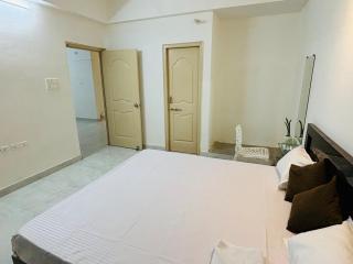 Spacious 3bhk Kashi Vishwanth for Families - 3