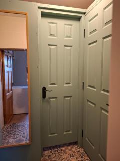 Tom's Alpaca Cottage - 2