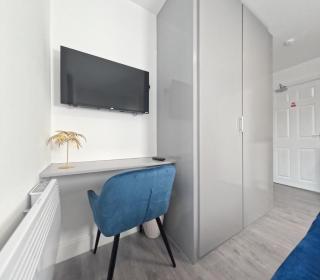 E - Compact Double Room City Centre Sheffield - 3