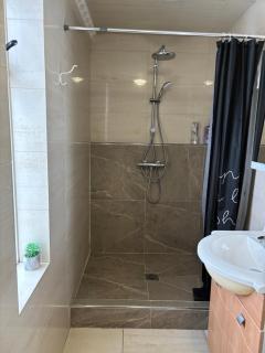 Spacious Apartment -Top Location - Akureyri - 9