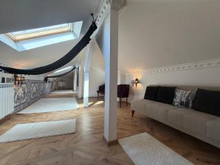 Chateau D'Amour Luxury Boutique - 6