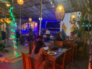 Noname Hostel And Cafe - 2