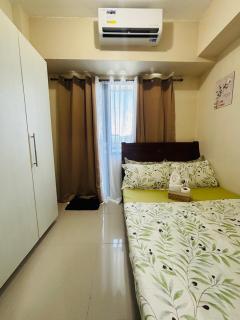 Affordable Staycation At Sea Residence Near Moa By Dona Flores - 2