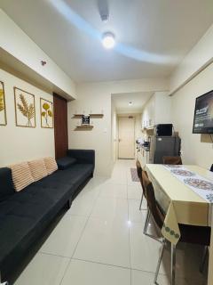 Affordable Staycation At Sea Residence Near Moa By Dona Flores - 5