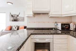 2 bedroom apartment with a pool - 4