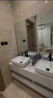 شقة أنيقة بثلاث غرف نوم ودخول ذاتي - 3