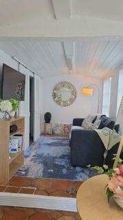 Cozy Private Cottage Close To Downtown and Beaches - 6