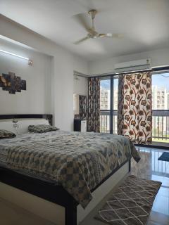Luxury 3 BHK furnished flat in Vadodara - 2