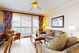 Lakefront retreat near attractions with lake view, AC, kitchen, pool & hot tub - 9