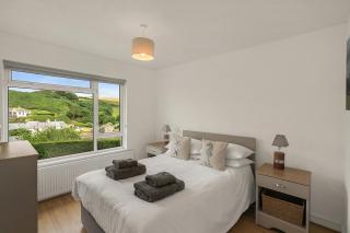 3 Bed Bungalow with Glorious Sea Views, Hope Cove - 2