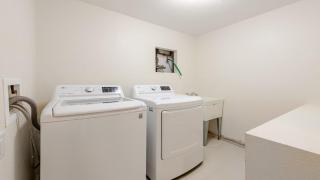 Spacious Country Club Golf Course Retreat - 9