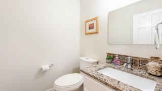 Spacious Country Club Golf Course Retreat - 7