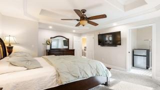 Spacious Country Club Golf Course Retreat - 1