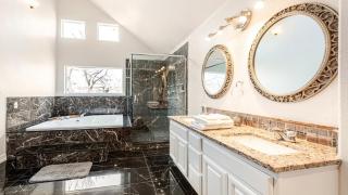 Spacious Country Club Golf Course Retreat - 4