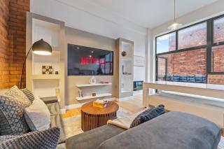 Jewellery Quarter Townhouse Sleeps 10 Pool Table - 2