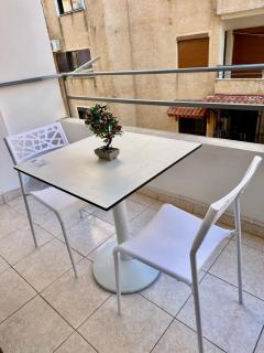 Green Studio - by LuckyMoonApartments - 9