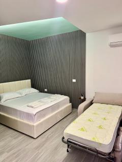 Green Studio - by LuckyMoonApartments - 3