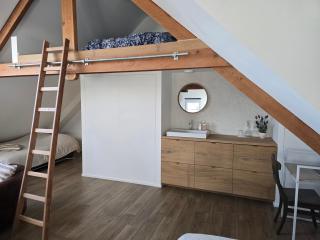 BnB The Attic - Spacious air-conditioned attic room - 9