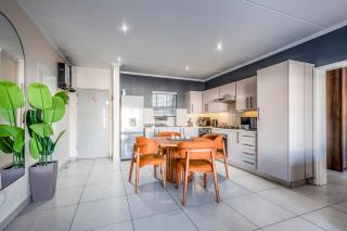 Sandton Luxury 2bed Epic Haven - 5