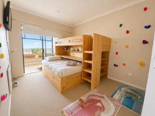 Tranquil Family Retreat, Langebaan Country Estate - 4