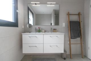 Maison vue sur les falaises - 1