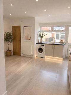 3 bedroom house with pool table - 8