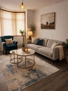 3 bedroom house with pool table - 3