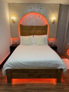 Luxury Jacuzzi Suites Halifax - 2