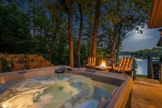 The Silverwood Sleeps 17, Hot Tub, Dock, Views - 0