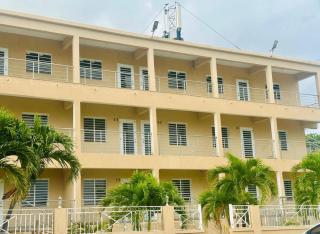 Leonard Suites 721 - 3