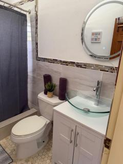 Leonard Suites 721 - 2