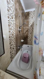 Cozy Furnished Family Apartment شقة عائلية مفروشة - 5