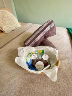 Quarto Charmoso em residência familiar a 1 quadra da praia - 7