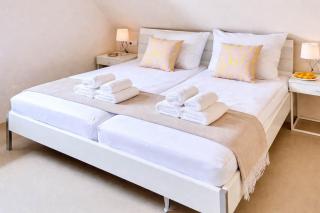 Group Stay near BER Airport - 2 Private Apartments - 6