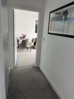 Modern 2 BR Flat with Parking near parks beach and University - 4
