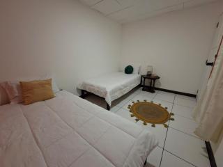 Lolas Hostal - Habitación Individual Doble con Baño Privado - 9