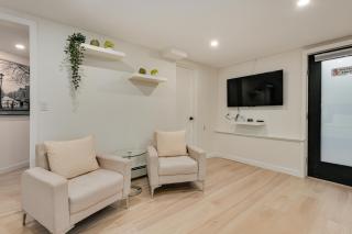 Classic King Size Guest Suite - Burnaby - 5