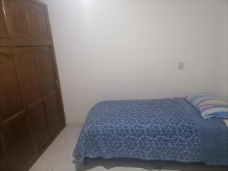 Cuarto con cuarto de baño y terraza - 8