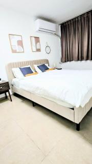 3 bedrooms and an attached shelter - 0