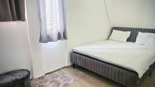 3 bedrooms and an attached shelter - 4