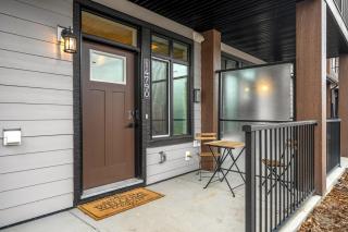 Chic & Cozy 1BR - 15 Mins from Calgary Airport - 3