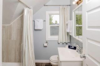 Relaxing 3 bedroom Home Away Stay - 2