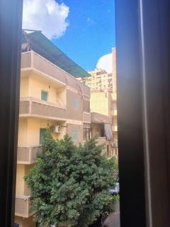 Comfortable 3-Bed Room with Workspace & AC - El Cairo - 6