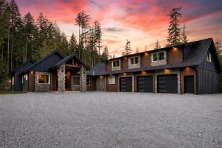 Shawnigan Lake Retreat with Theatre - 0