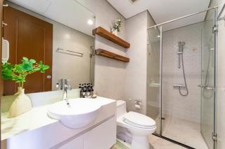Landmark Apartment High Floor - 7